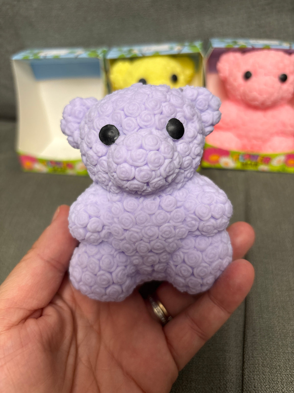 Squeezy flower bear
