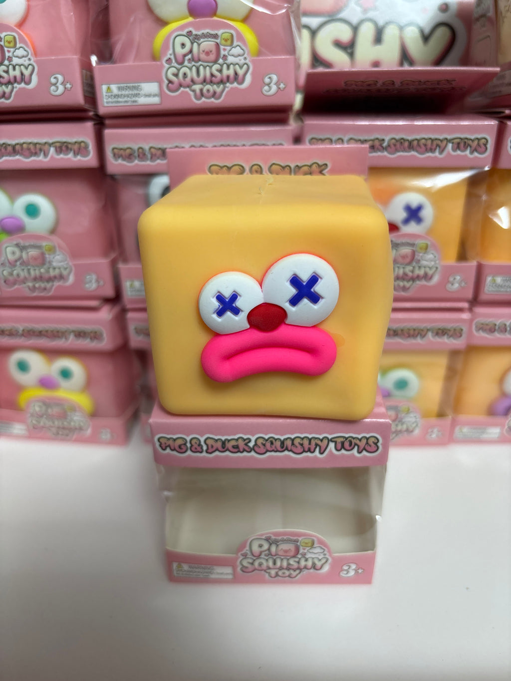 Squishy crackling face cube