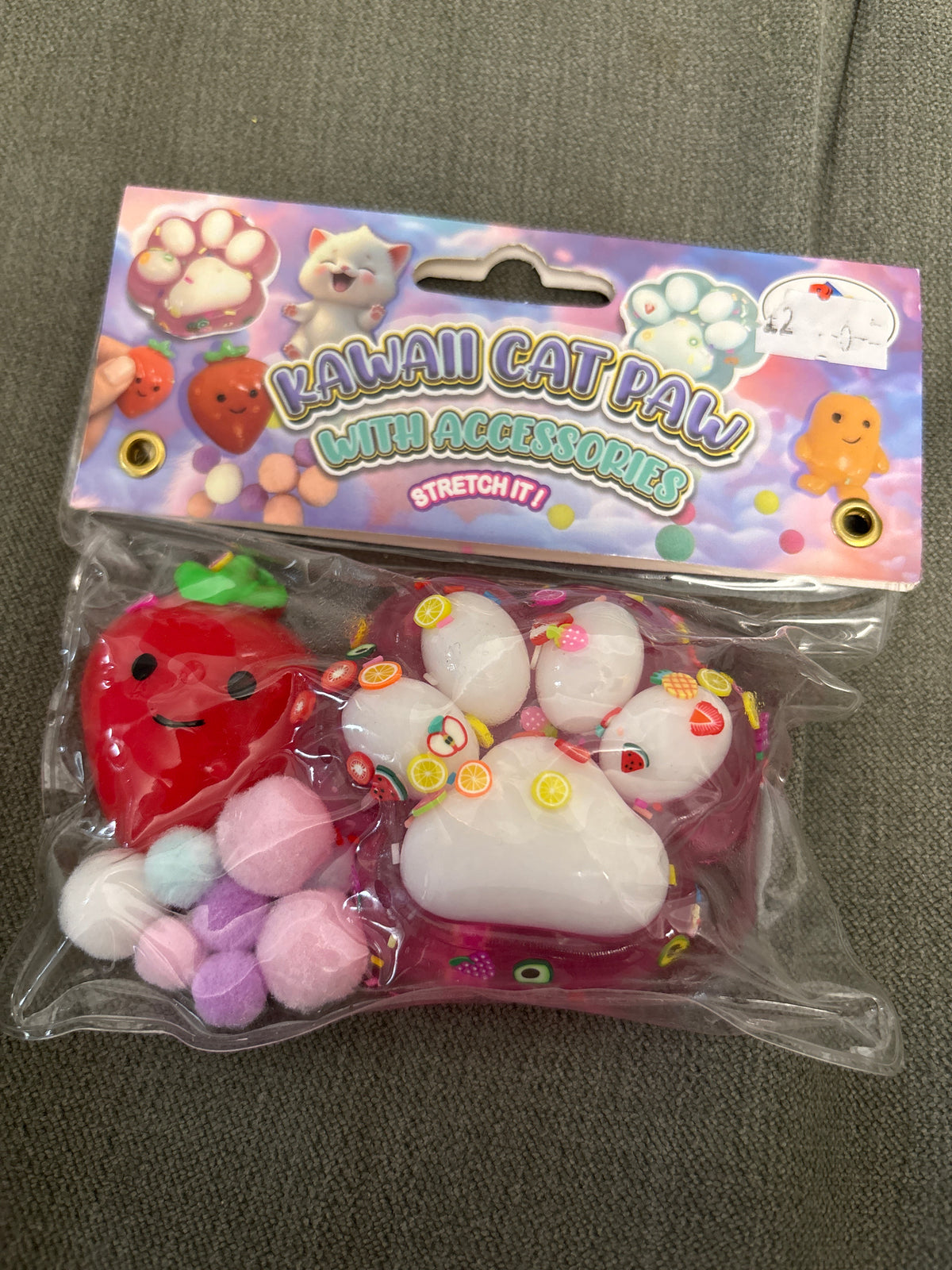 Kawaii taba cat paw